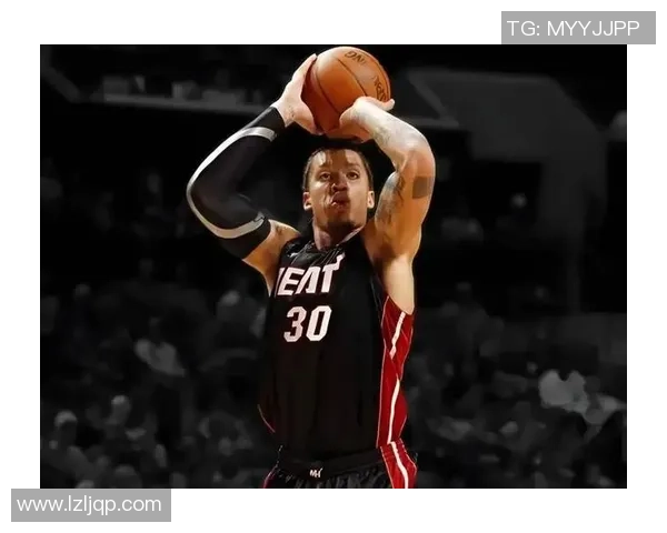 外国神级足球明星的传奇故事与球场上的辉煌时刻回顾